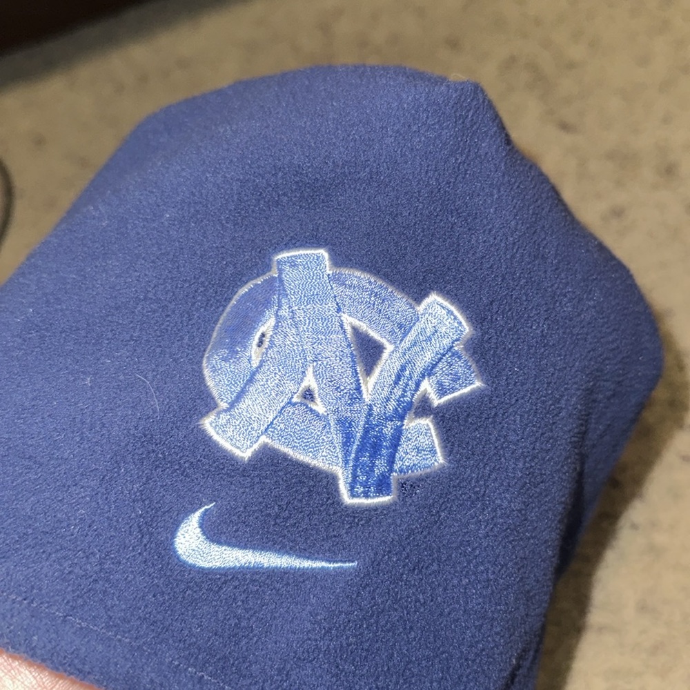 UNC Reversible Beanie - Picture 3 of 6